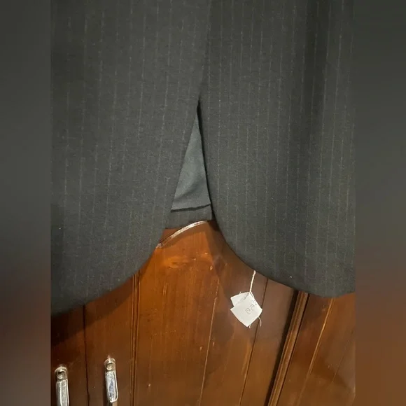 H&M pin stripe blazer. Size XL . Used gently - Picture 4 of 9
